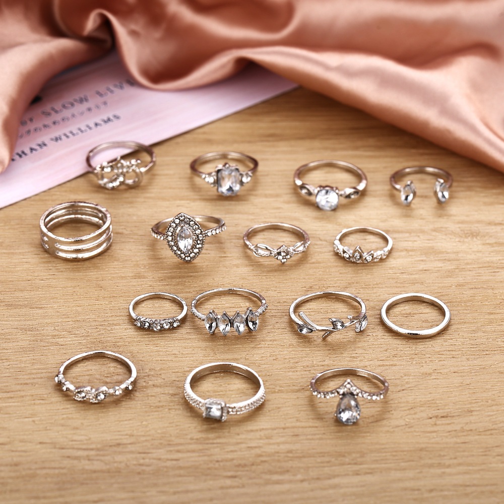 Wholesale Retro Hollow Diamond Bee Rings 12 Piece Set Rings display picture 5