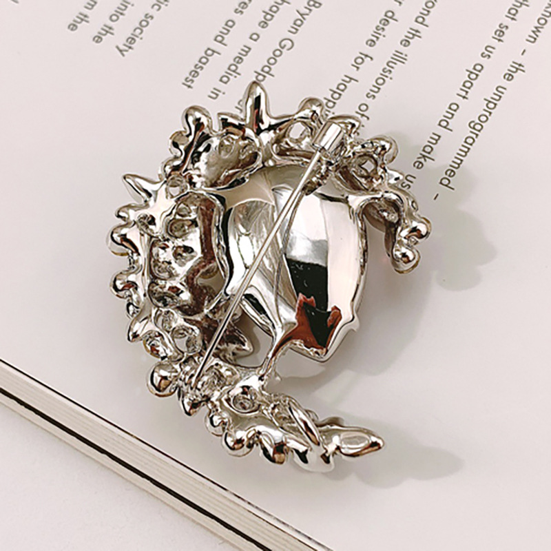 New Crystal Pop Simple Brooch Women Wholesale display picture 11