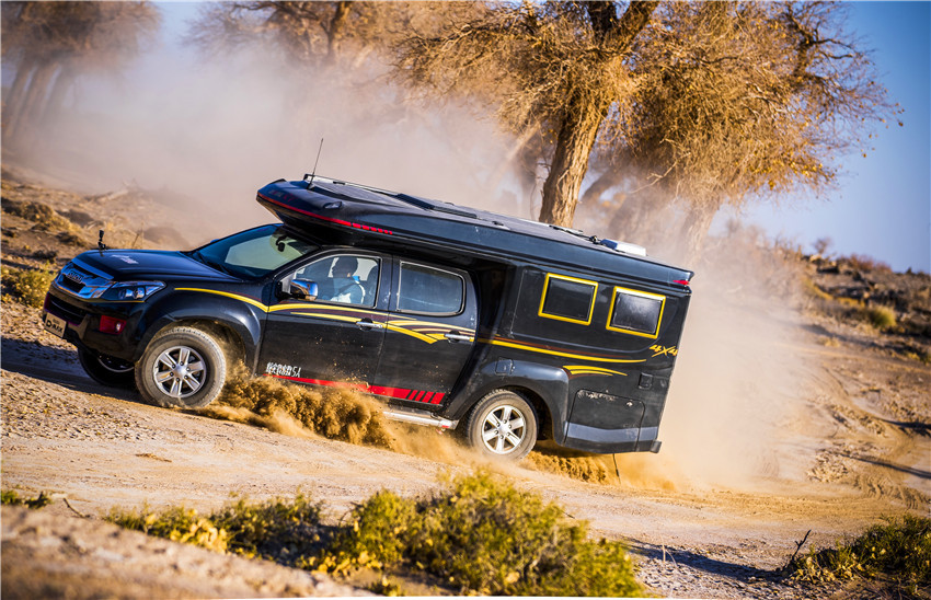 齐星D-MAX房车,家随意而安!驻车在山里,就是森林房,鸟语花香 有充足的阳光和氧...