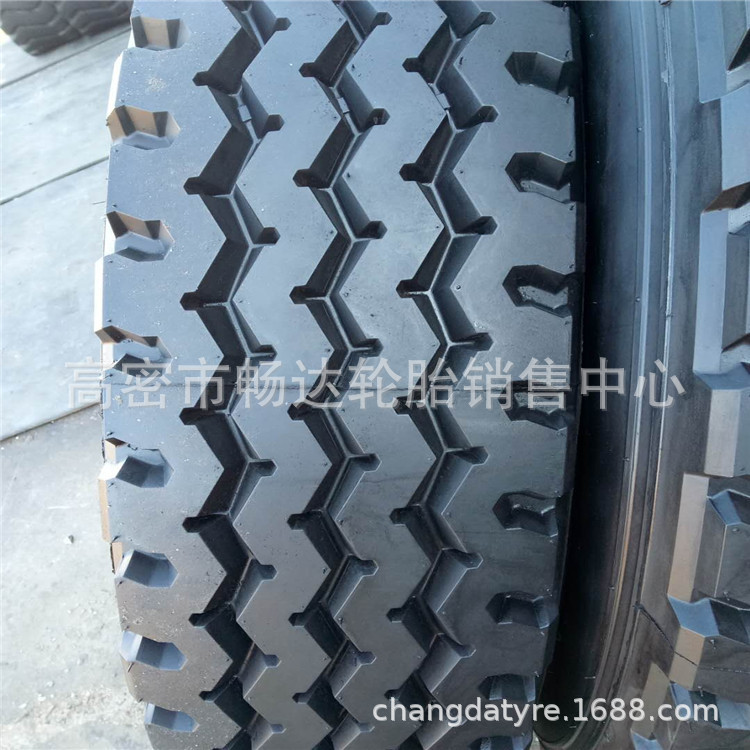 杭州朝阳牌 12.00R24  三线花纹卡车轮胎