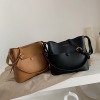 Fashionable polyurethane one-shoulder bag for leisure, bag strap, city style, simple and elegant design