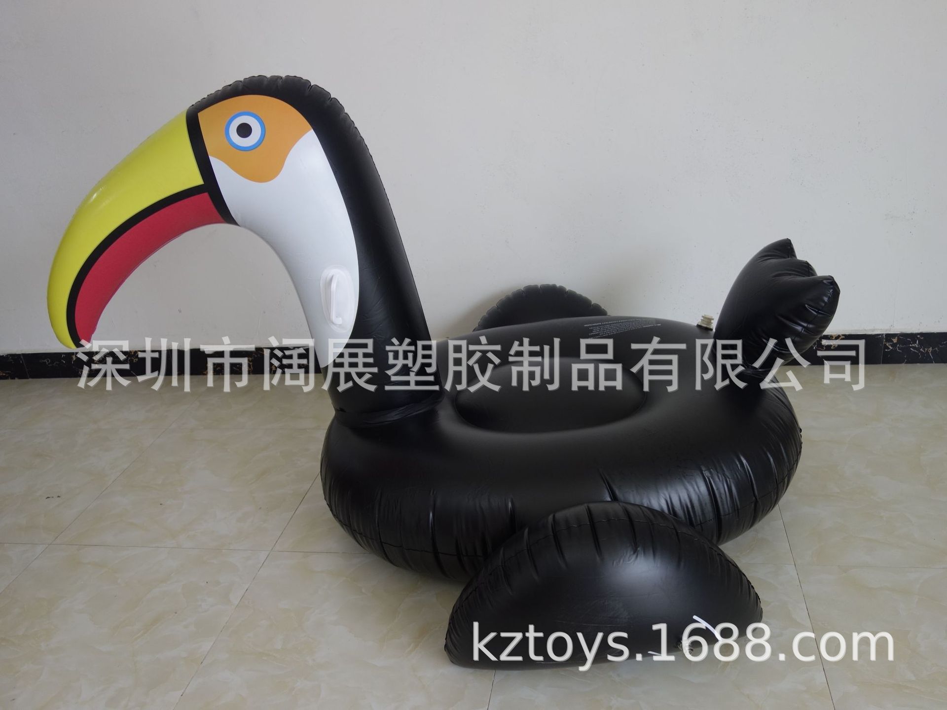 Factory spot water adult inflatable Peco Peco floating bed, inflatable black toucan floating swimming ring