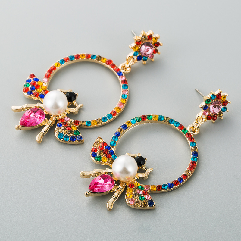 Européen Et Américain Exagérée Géométrique Perle Boucles D'oreilles Femelle Alliage Strass Incrustés Abeille Accessoires Longue Tempérament De Mode Boucles D'oreilles display picture 14