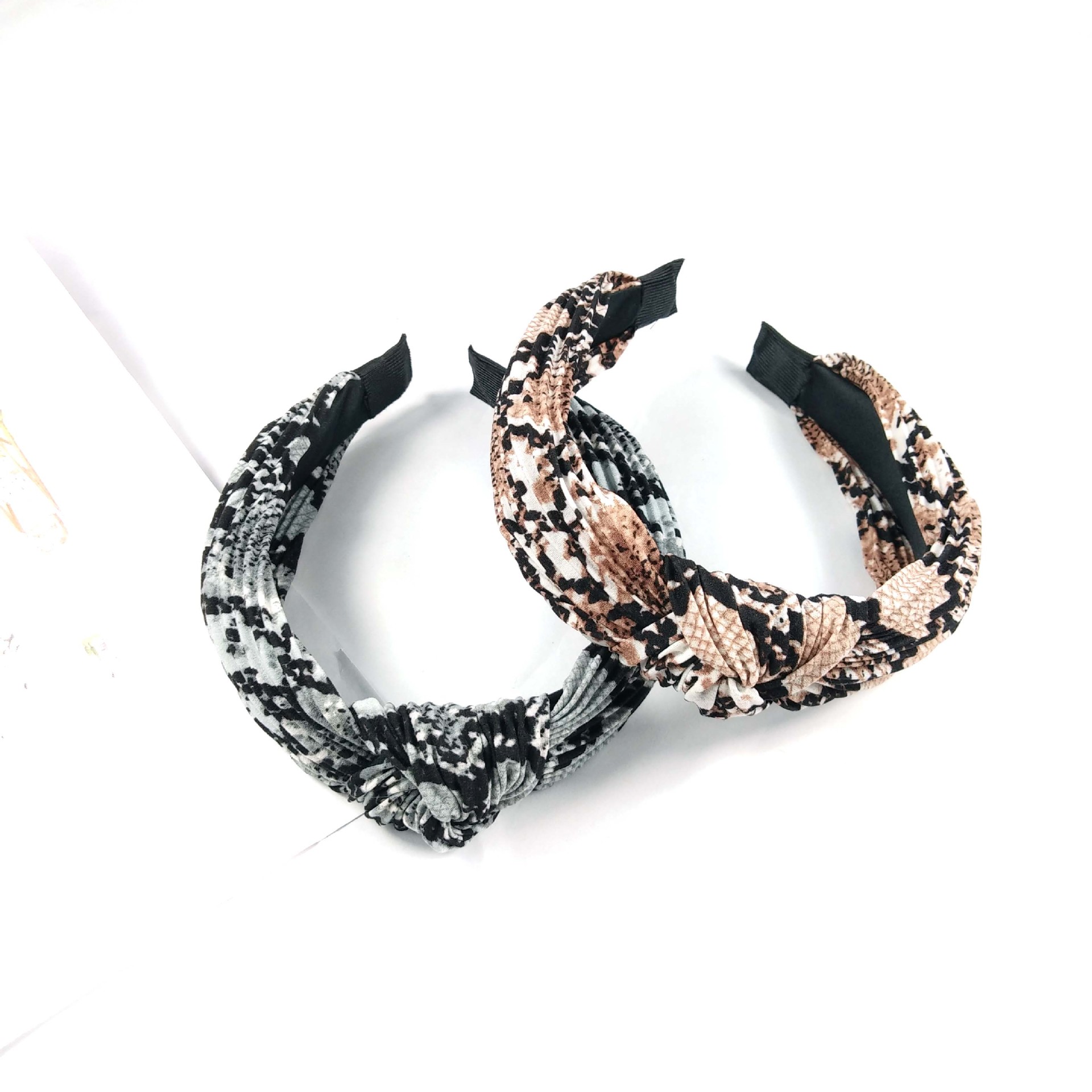 Fashion  Snakeskin Knotted Headband Wide-brimmed Fabric Printing Crease Hairpin Serpentine Fold Pressure Headband Wholesale Nihaojewelry display picture 5