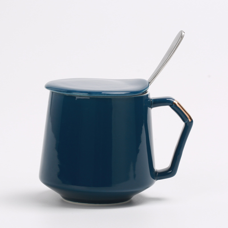 Taza de oro, taza de cerámica, taza de café, taza de agua, con tapa sin agujeros a prueba de polvo, cuchara, posavasos, LOGOTIPO tallado