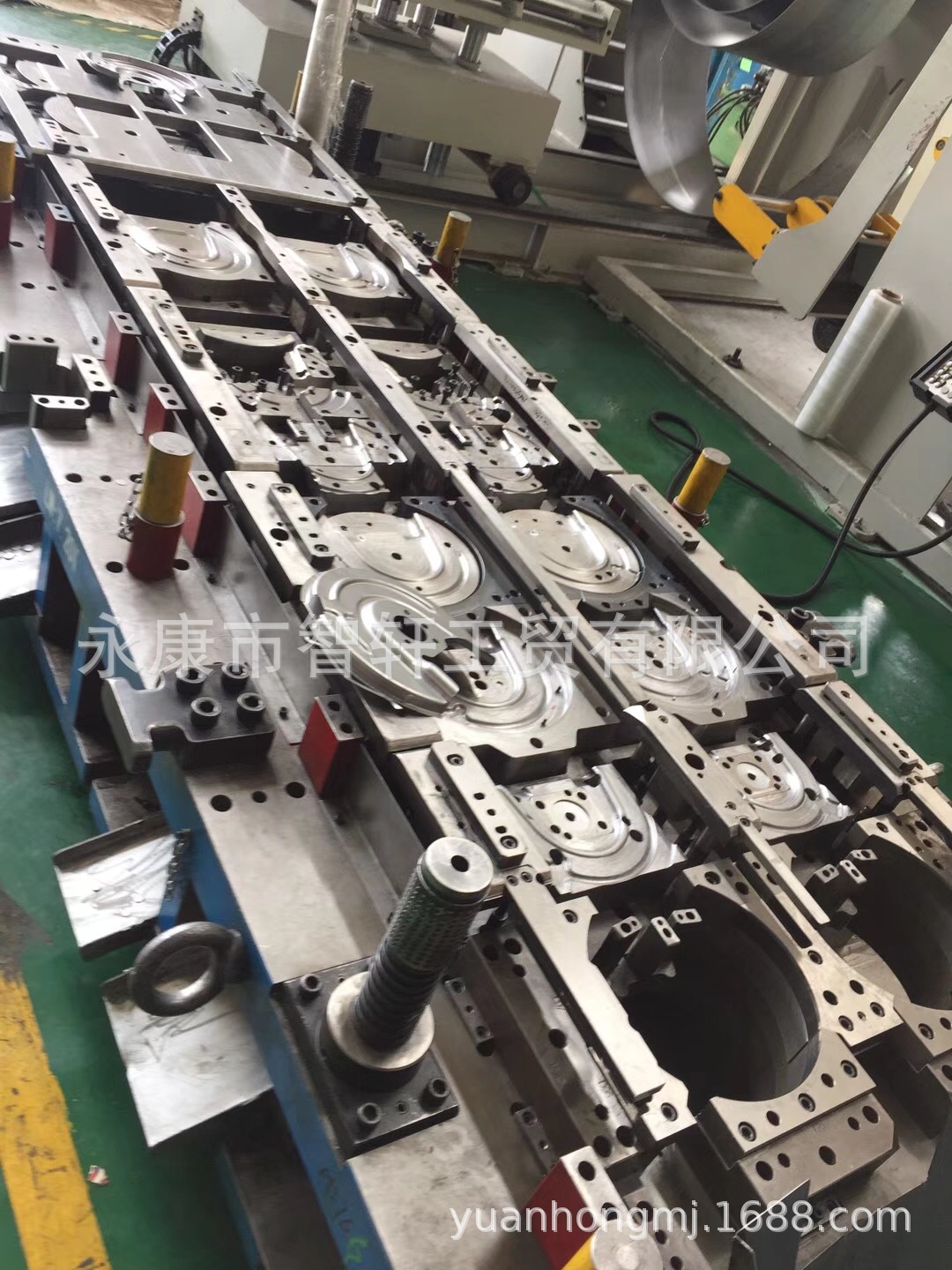 专业汽车冲压工程模具、连续模级进模制造；五金模具制造