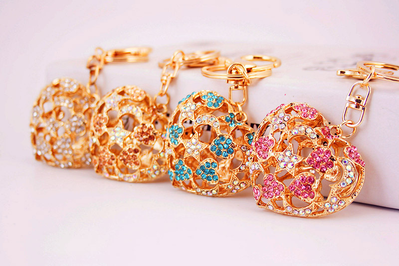 44g Weight Travel Occasion Alloy, Metal Material Heart Pattern Women'S Gender White, Pink, Blue, Peach Color Korean Creative Diamond-studded Crystal Hollow Keychain 无