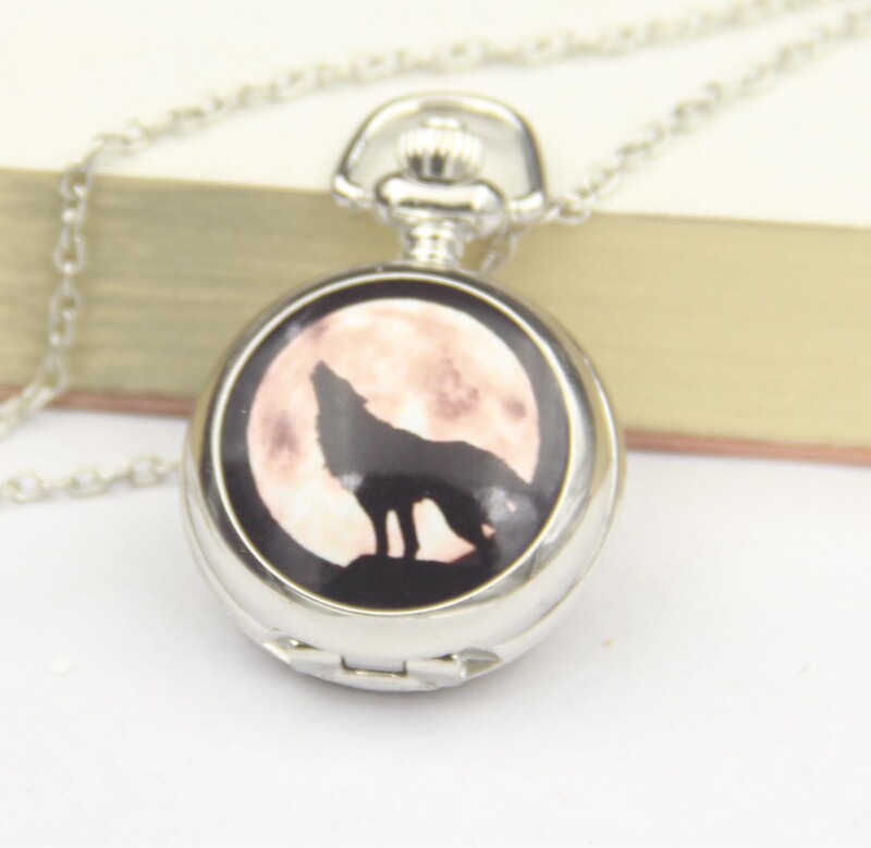 Domineering Wolf enamel long necklace watch quartz watch stall jewelry pocket watch wholesale Lone Wolf Moon student watch