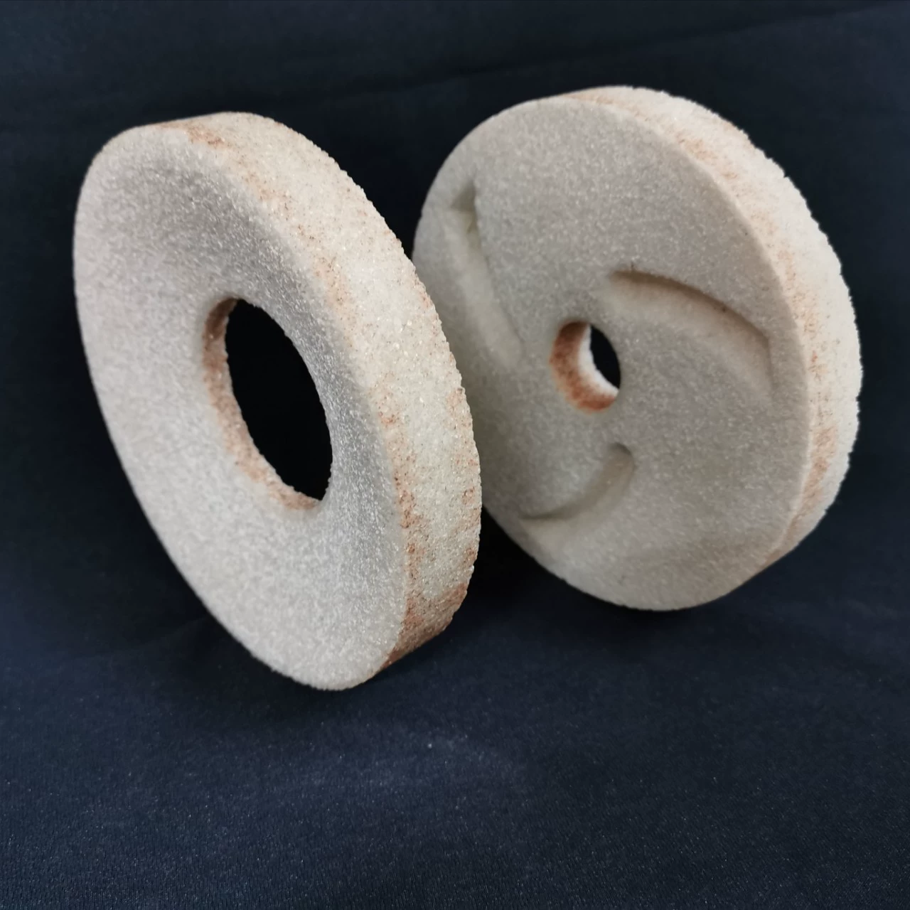 Оптовая продажа от производителя: белый корундовый шлифовальный круг, зеленый карбид кремния, керамический круг для заточки ножей, полировальный шлифовальный круг, отрезной диск, малый шлифовальный диск в наличии