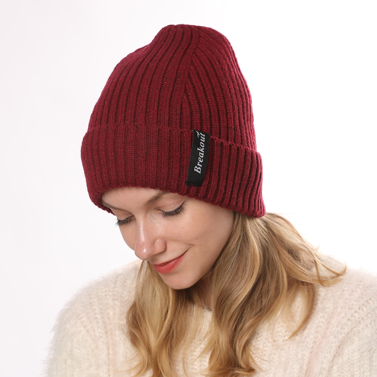 Cappello da uomo in lana calda lavorato a maglia con lettera adesiva con bordo arricciato a righe dritte in velluto autunno e inverno da donna_voghion.com
