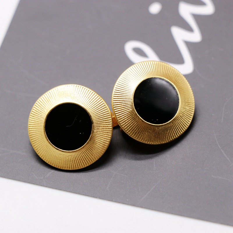 Ear Clip Black Round Earrings Ear Clips Matte Gold Thread Side Round 925 Silver Needle Ear Studs display picture 4
