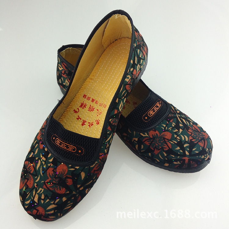老北京绣花布鞋中老年软底防滑妈妈鞋透气女鞋子民族风广场舞蹈鞋