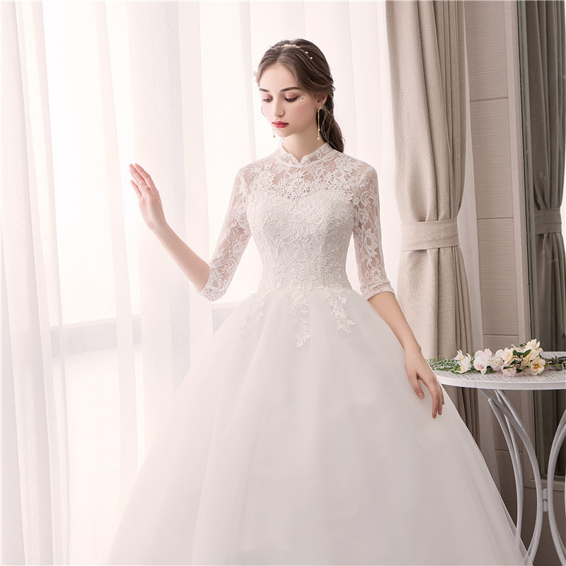 White lace elegant wedding dress for bride