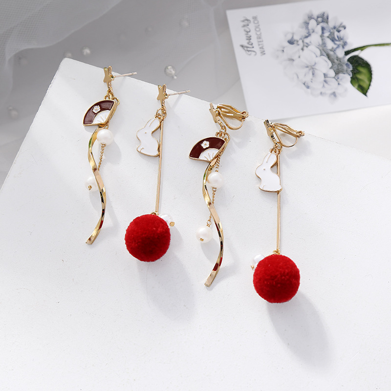 Style Coréen Creative Design Ventilateur Boule De Laine Boucles D'oreilles Mignon Lapin Dripping Boucles Boucles D'oreilles De Femmes Nouveau Style Perle Boucles D'oreilles display picture 1