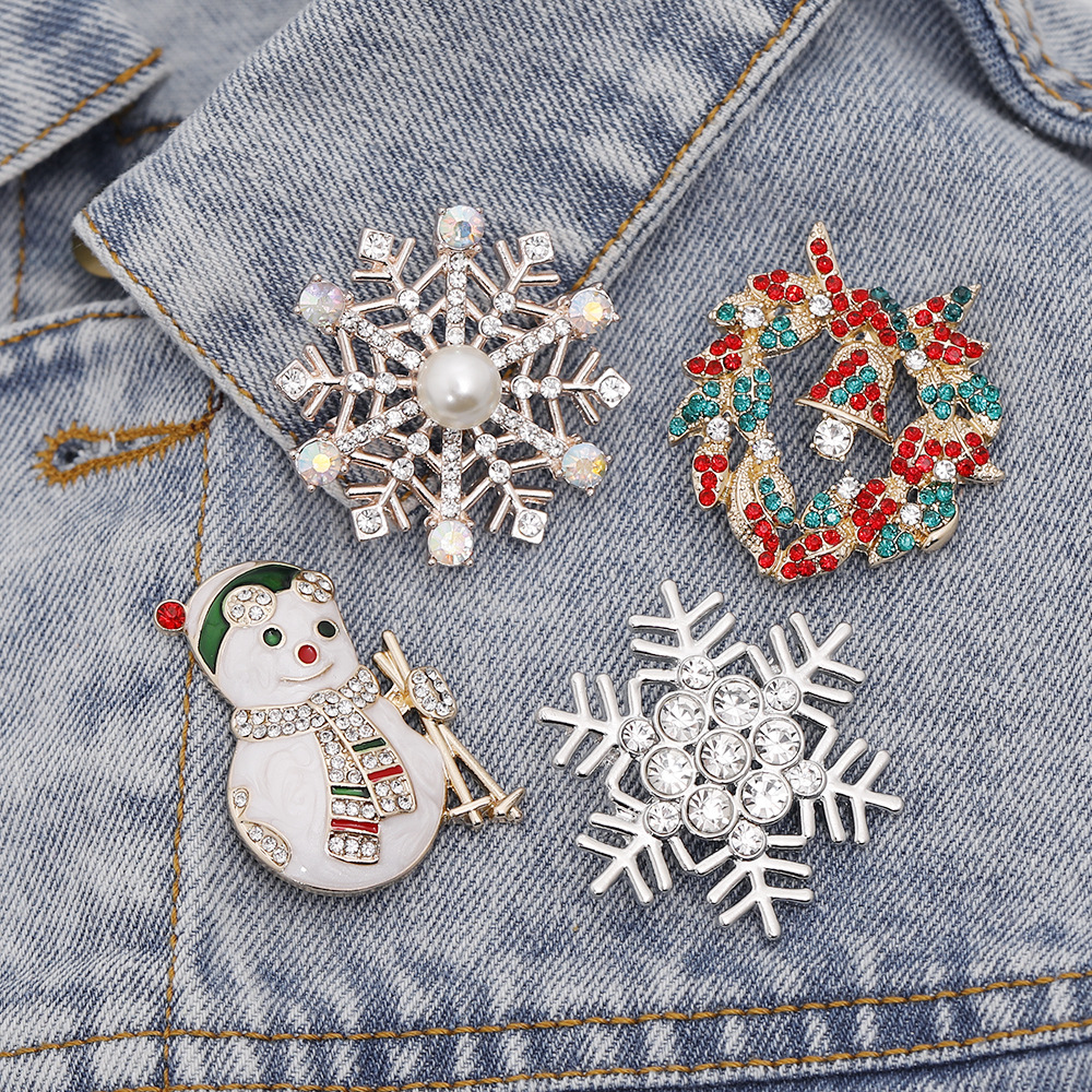 Fashion Snowman Snowflake Alloy Inlay Artificial Diamond Unisex Brooches display picture 1