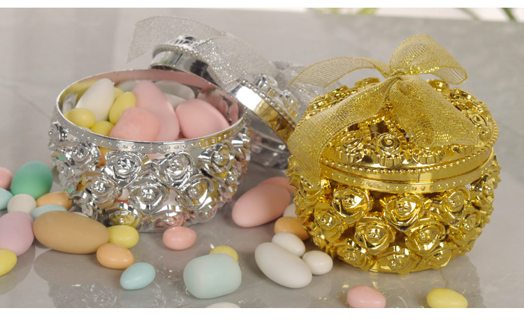 Factory direct supply of hollowed-out gold-plated candy boxes, aromatherapy boxes, jewelry storage boxes, wedding candy boxes, wedding supplies wholesale detail image 13