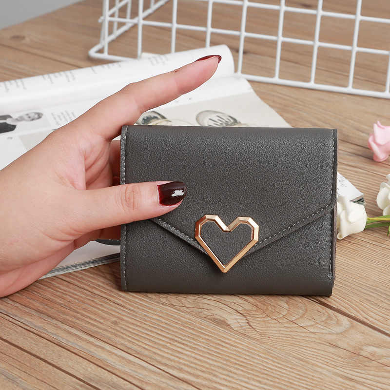 Retro Three-fold Heart-shaped Buckle Wallet display picture 14