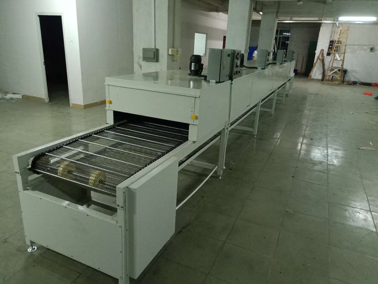 高温烤箱_非标定制流水线烘箱工业隧道式输送机高温烤箱喷油
