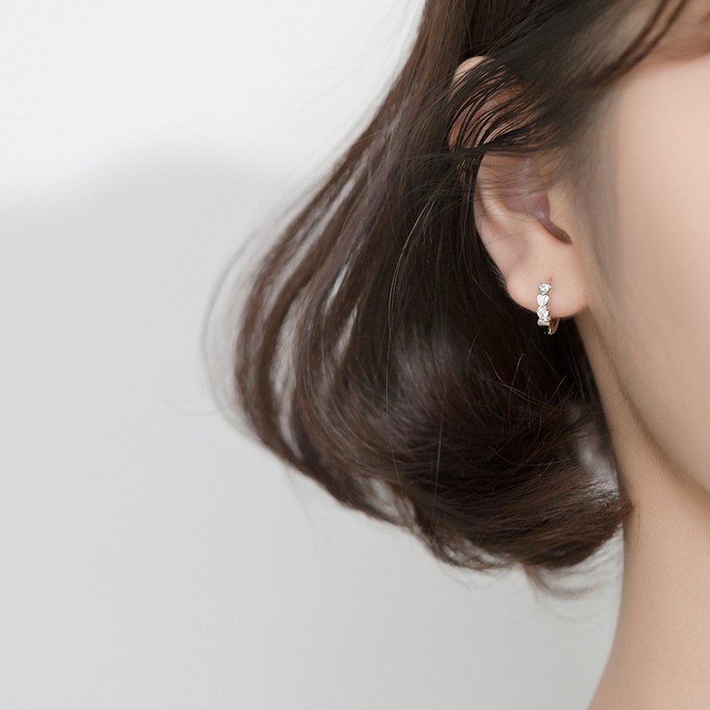 Aloch s925 Pendientes de plata esterlina con incrustaciones de diamantes en forma de corazón Pendientes de corazón de melocotón de amor geométrico dulce y simple G3863