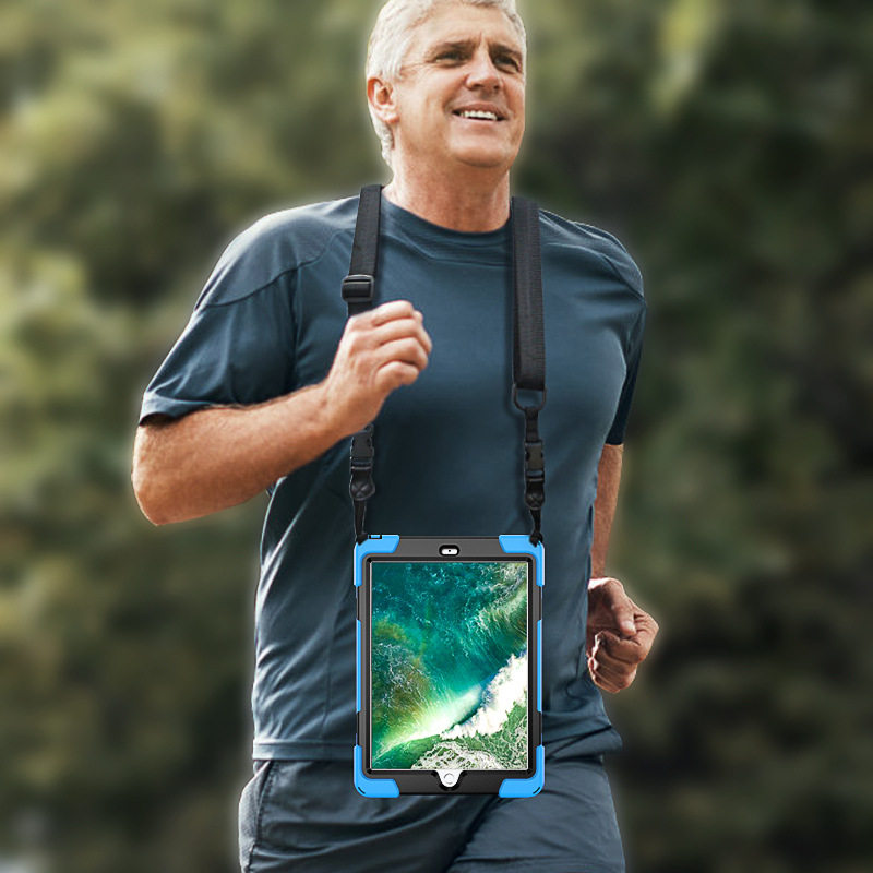 ipad 2017 带笔浅蓝色背带展示图 副本.jpg