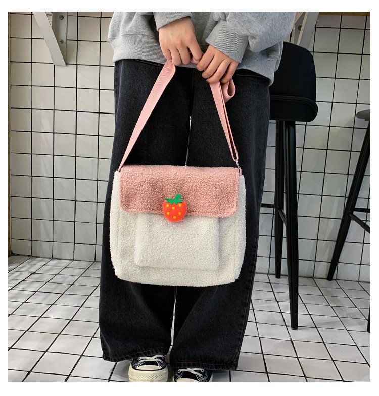 Student Childish Fruit Strawberry Shoulder Bag Girl Chic Wild Messenger Bag display picture 3