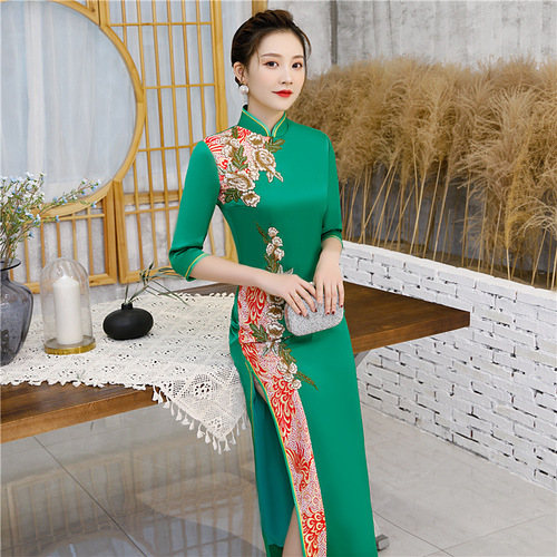 Chinese Dress cheongsam for womenChinese Dress Qipao for womenLong cheongsam with green sleeves and side flowers