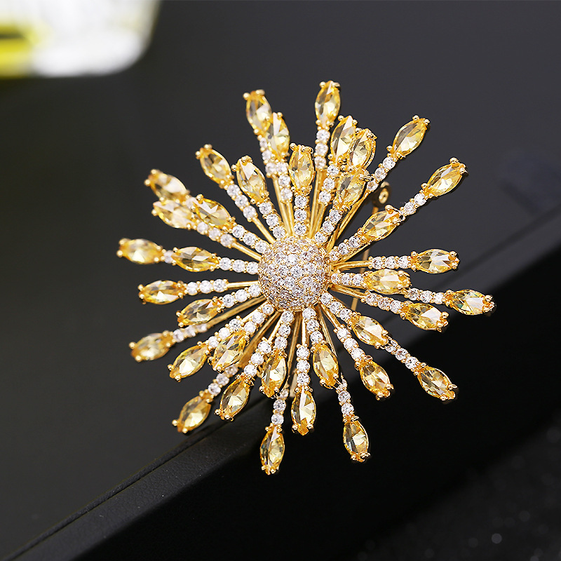 Micro-inlaid Zircon Snowflake Brooch Brooch Luxury Clothing Accessories display picture 10