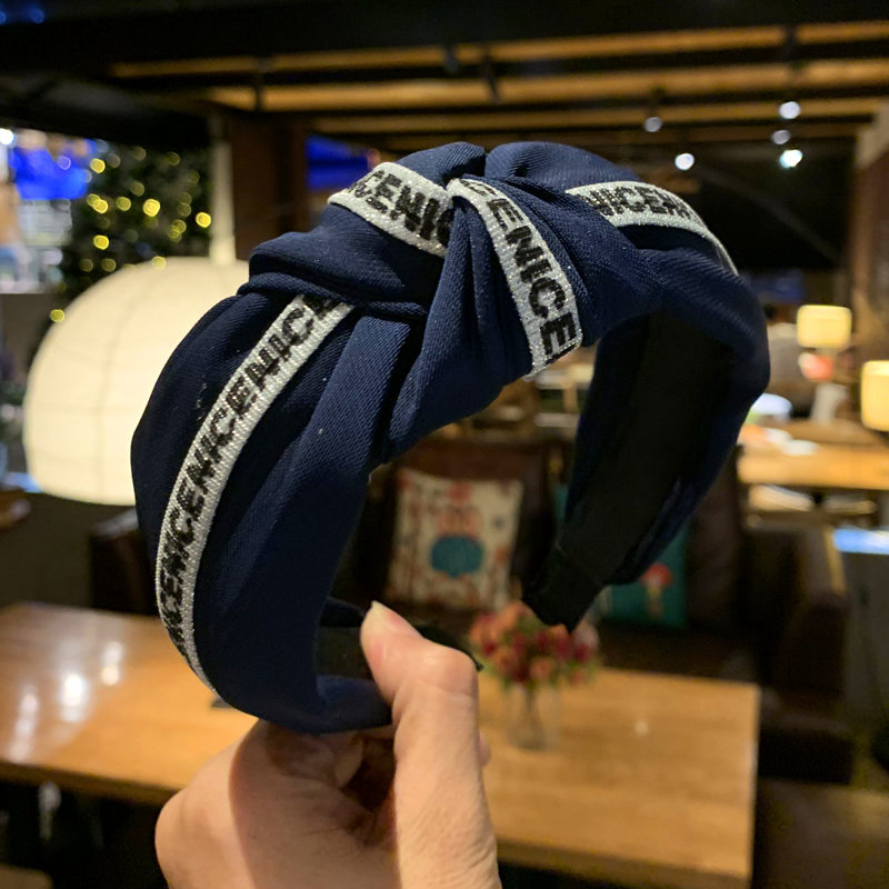 Neues koreanisches breites Rand-Knoten-Clip-Stirnband mit einfarbigem Buchstaben, süßer und niedlicher Haarschmuck für Erwachsene_voghion.com