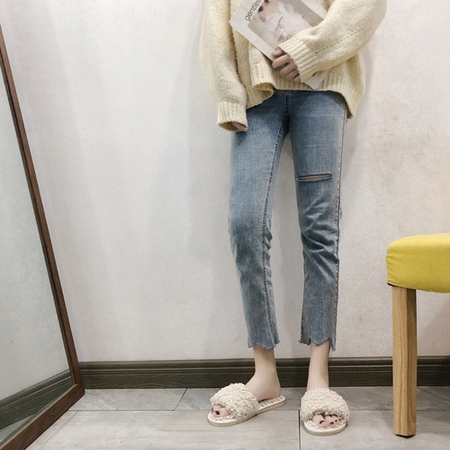 2019 autumn and winter new style curly plush slippers for women's home indoor wooden floor slippers, comfortable plush slippers for confinement