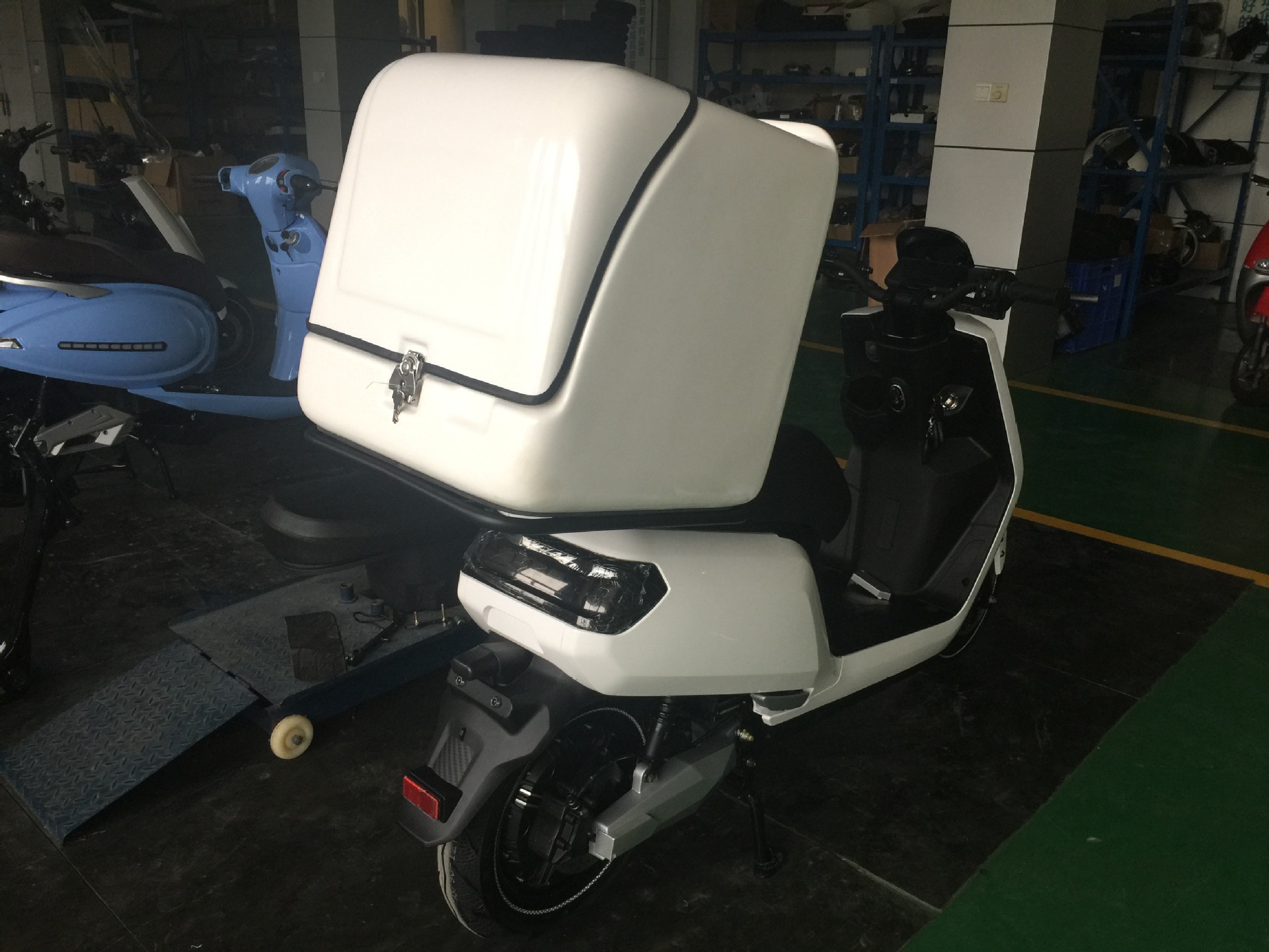 Directly from the Manufacturer: Large-Capacity Motorcycle Tail Box, Special Box for Delivery Riders, Large Food Delivery Box, Rider Equipment