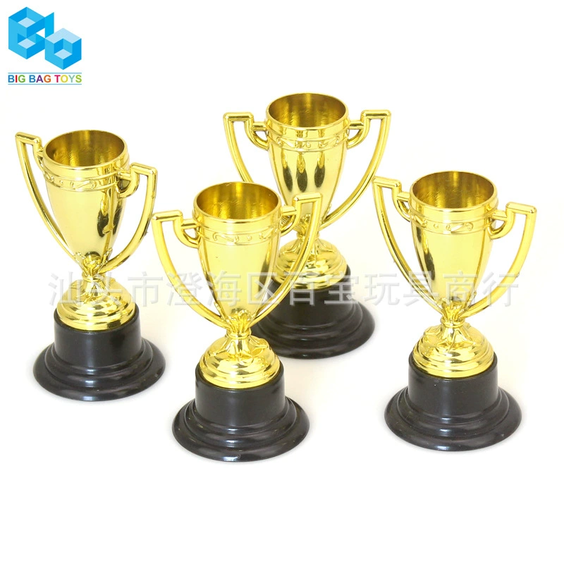 Amazon детский пластиковый маленький трофей детский сад конкурс награда игрушка мини-Гальваническая Трофейная игрушка