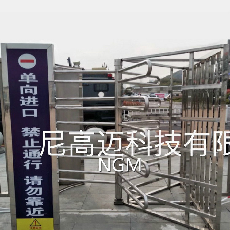 供应加厚304不锈钢半高旋转单向栅栏门手动安全通道梳状单向门挡