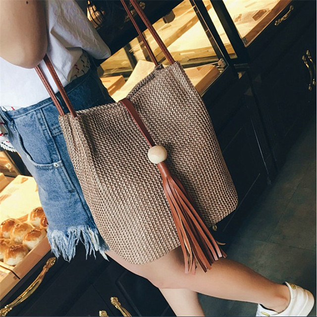 Japanese and Korean version of the new straw-woven lady bag with one shoulder bag and one shoulder bucket with one shoul