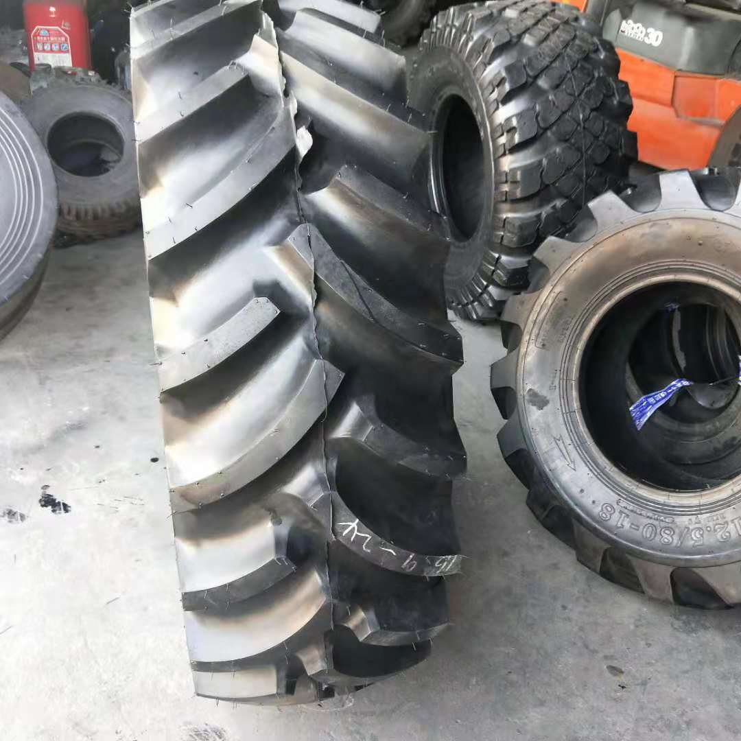 现货供应  16.9-24拖拉机轮胎人字花纹联合收割机轮胎