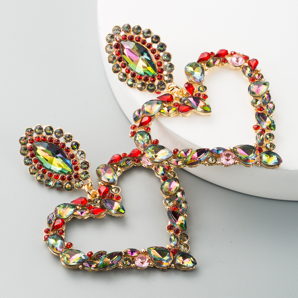 European And American Hot-selling Heart-shaped Alloy Inlaid With Diamonds Retro Temperament Exaggerated Earrings Female Korean Version Of The Super Flash Full Diamond Earrings display picture 12