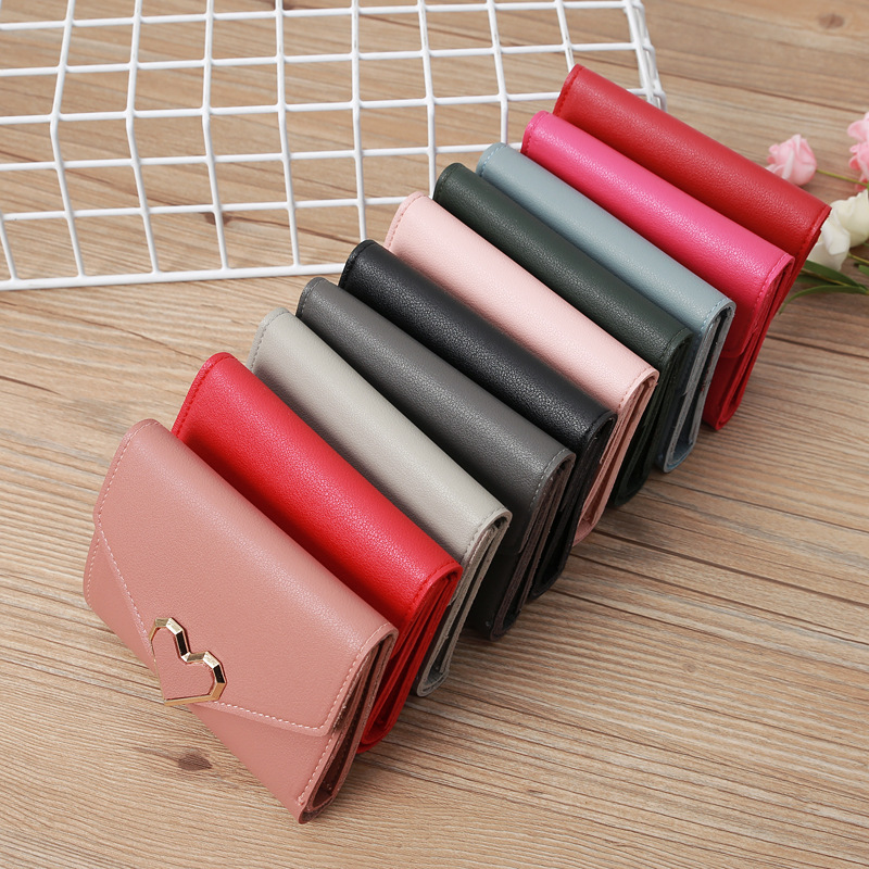 Retro Three-fold Heart-shaped Buckle Wallet display picture 2