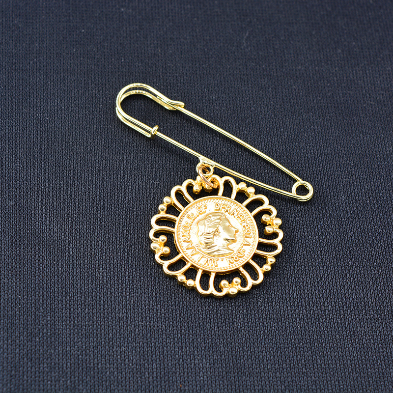 Coin Beauty Head Tassel Brooch display picture 2