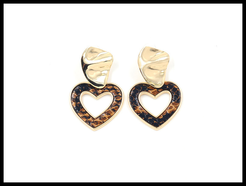 Heart-shaped Pendant Earrings Female Fashion New Snake-effect Leather Patch Earrings display picture 7