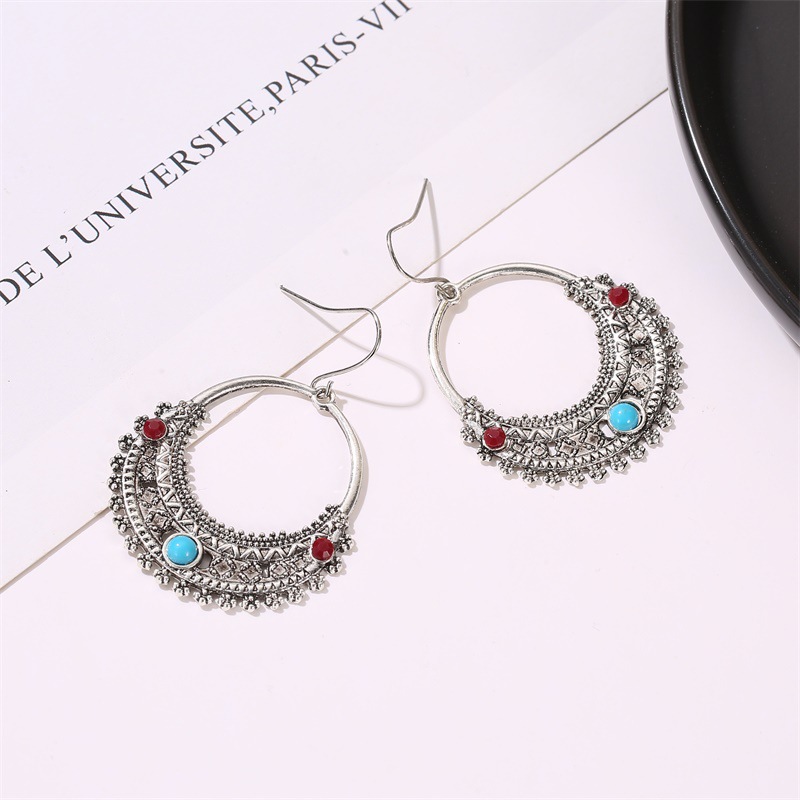 Nouveau Boucles D'oreilles Ethniques Vintage Court Creux Sculpté Boucles D'oreilles Personnalité Motif Demi Lune Turquoise Boucles D'oreilles display picture 5