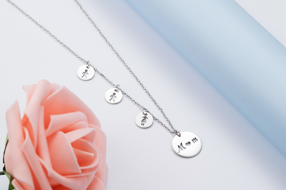 Fashion Mother Daughter Son Pendant Necklace Woman Necklace Stainless Steel Pendant Necklace Wholesale Nihaojewelry display picture 3