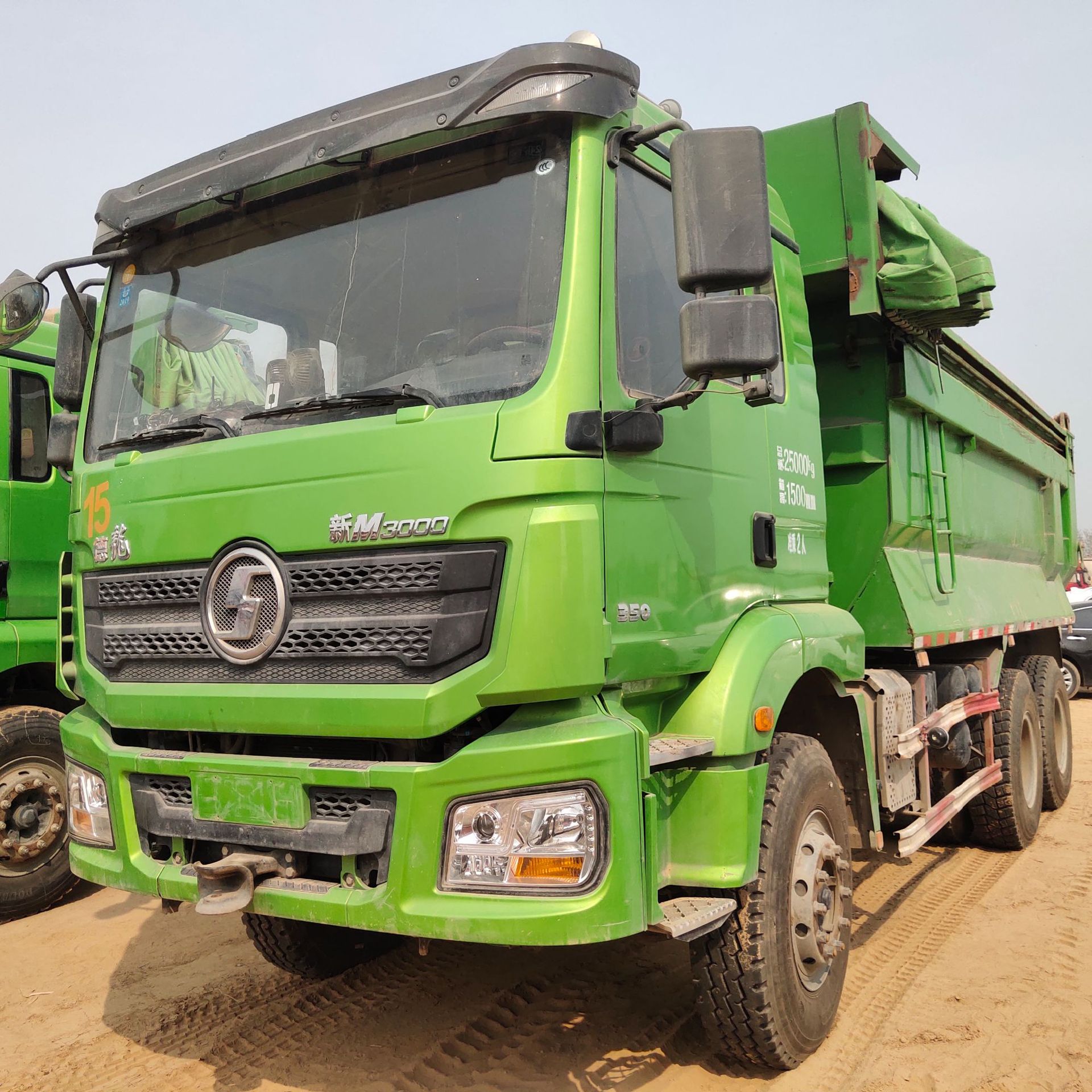 转让市场陕汽后八轮自卸工程货车 重卡前四后八自卸车 二手双桥车