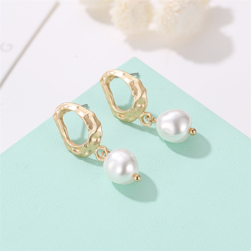 Européen Et Américain Hot Boucles D'oreilles Irrégulière Avec Personnalité Géométrique Goutte D'eau Oreille Goujons Boucles D'oreilles Pour Les Femmes Baroque Perle Stud Boucles D'oreilles display picture 6