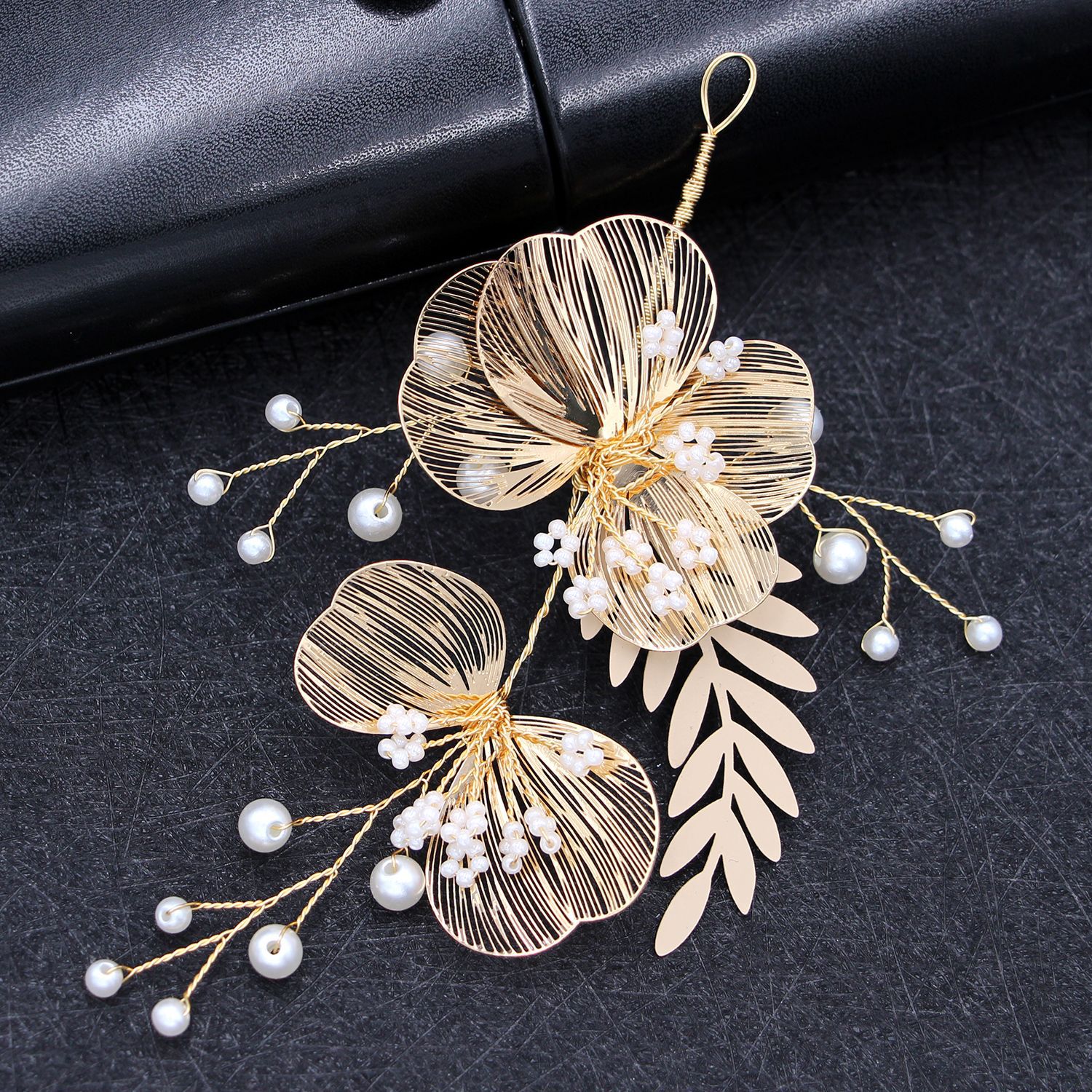 Vintage Inlaid Pearl Flower Shaped Wedding Hair Accessories Wholesale display picture 3