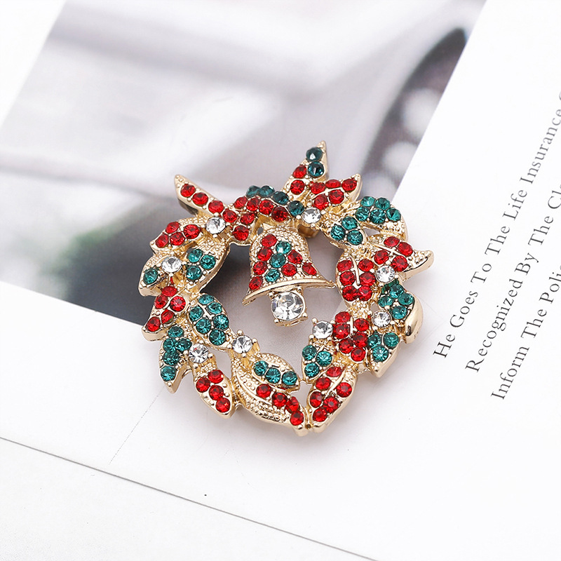 European And American Classic Christmas Series Christmas Brooch Women's Christmas Snowflake Garland Ski Snowman Brooch display picture 8