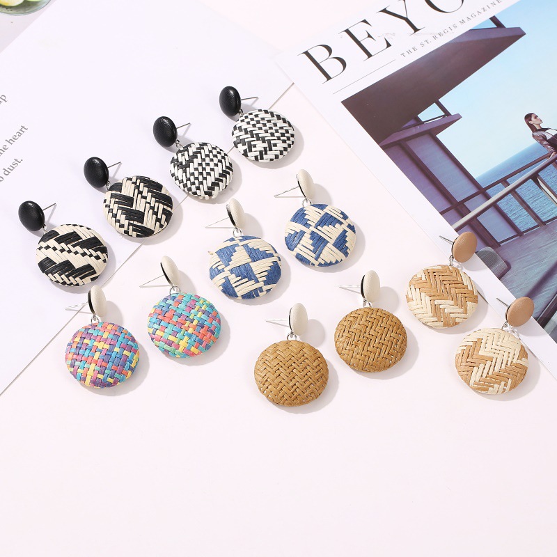 New Earrings Bohemian Retro Button Earrings National Style Woven Grass Paper Round Ear Studs Wholesale Nihaojewelry display picture 3
