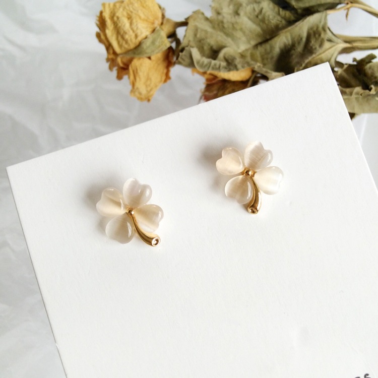 Korea Four-leaf Flower Earrings display picture 7