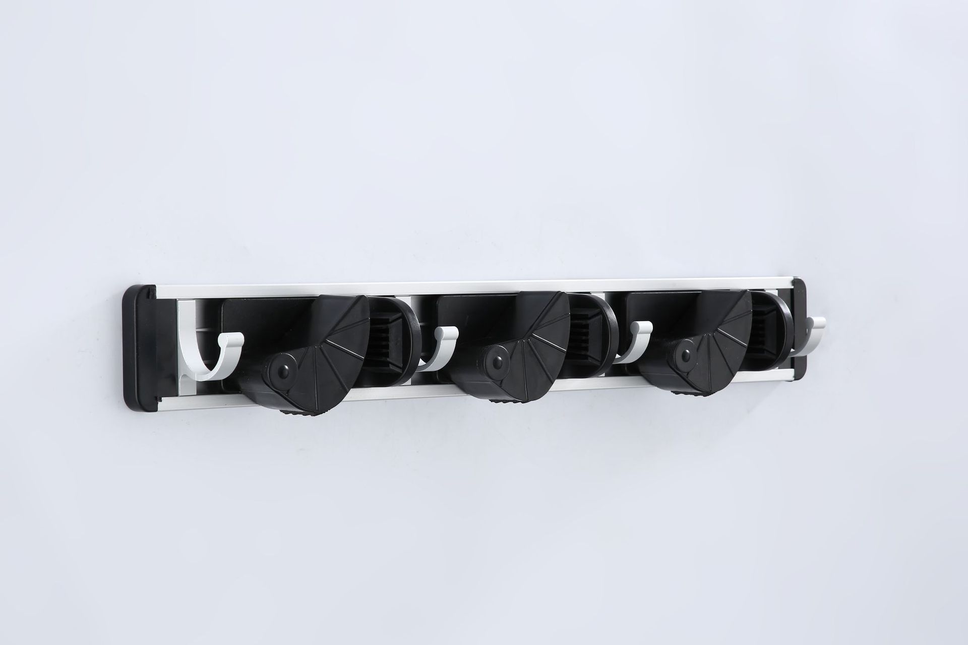 Espacio de aluminio libre de punzonado MOP clip rack escoba rack gancho montado en la pared fregona escoba almacenamiento rack fregona rack fábrica