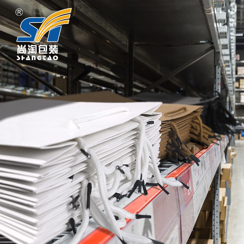 Kraft paper bag Customized logo Paper quality portable Shopping clothing clothes Packaging bag Gift Bags customized thickening