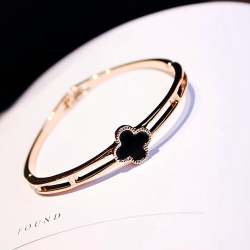 Jewelry hollowed-out clover bracelet European and American style women's jewelry accessories livestreaming stall supply fashionable bracelets