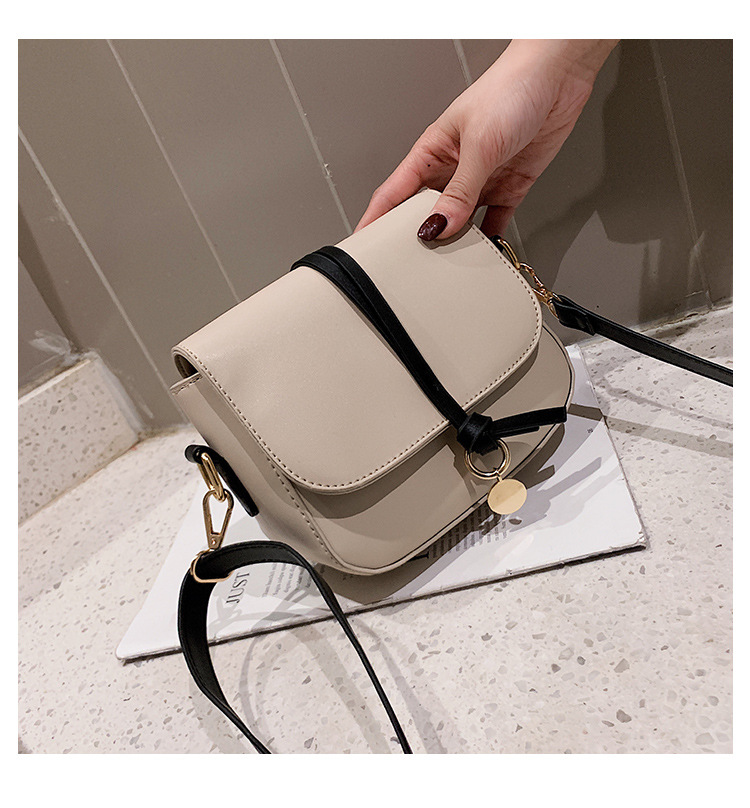 Wholesale Fashion Simple Buckle Type Shoulder Bag Nihaojewelry display picture 4